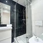 Urban Flat 105 - Haussmann Opera 4 Bedrooms Appartement Parijs