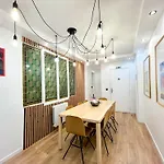 Urban Flat 105 - Haussmann Opera 4 Bedrooms شقة باريس